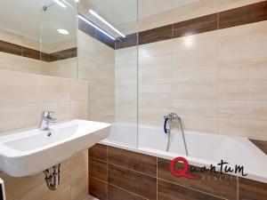 Prodej bytu 4+kk, Praha - Uhříněves, Jindřicha Bubeníčka, 73 m2