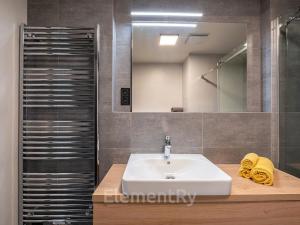 Pronájem bytu 2+kk, Hradec Králové, Kubelíkova, 70 m2