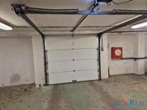 Pronájem garážového stání, Praha - Smíchov, U Demartinky, 12 m2
