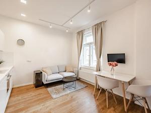 Pronájem bytu 2+kk, Praha - Nusle, Mojmírova, 40 m2