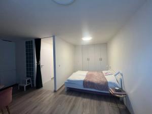 Pronájem bytu 1+kk, Praha - Krč, Murgašova, 42 m2