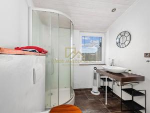 Prodej rodinného domu, Černá v Pošumaví, 210 m2