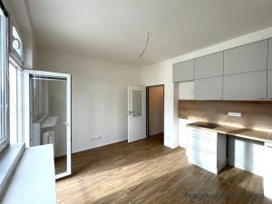 Pronájem bytu 1+kk, Praha, Kladenská, 23 m2