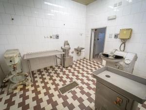 Prodej výrobních prostor, Jaroměř, 871 m2