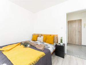 Pronájem bytu 2+kk, Praha, Bukovecká, 33 m2