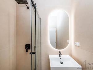 Prodej bytu 3+kk, Praha - Smíchov, Hořejší nábřeží, 85 m2