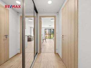Pronájem bytu 1+kk, Praha - Žižkov, Šrámkové, 36 m2