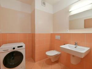 Pronájem bytu 2+kk, Praha - Dolní Měcholupy, Kryšpínova, 48 m2