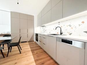 Pronájem bytu 3+kk, Praha - Karlín, Karlínské náměstí, 70 m2