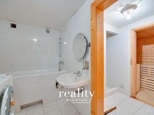 Prodej rodinného domu, Hodonice, U Pošty, 480 m2