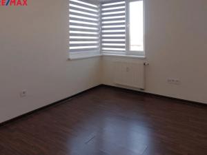 Pronájem bytu 3+kk, Velký Osek, U hřiště, 76 m2