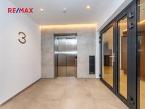 Prodej bytu 2+kk, Praha - Radlice, U Komína, 53 m2