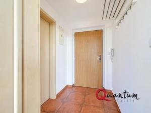 Pronájem bytu 1+kk, Praha - Žižkov, Květinková, 37 m2