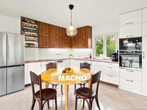 Prodej rodinného domu, Řitka, U vodojemu, 333 m2