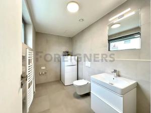 Pronájem rodinného domu, Praha, 159 m2