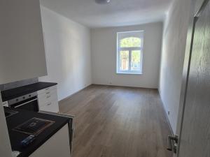 Pronájem bytu 1+1, Praha - Strašnice, Věšínova, 50 m2