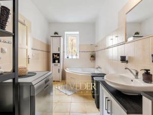 Prodej bytu 4+1, Teplice, Metelkovo náměstí, 120 m2