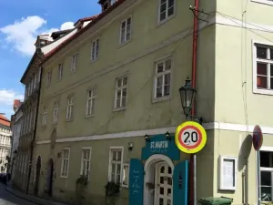 Prodej činžovního domu, Praha, Vlašská, 1011 m2