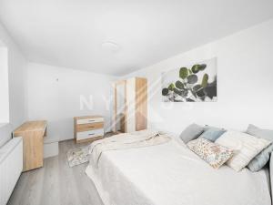 Prodej rodinného domu, Krakovany, 163 m2