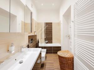 Prodej bytu 3+1, Praha - Nové Město, Soukenická, 107 m2