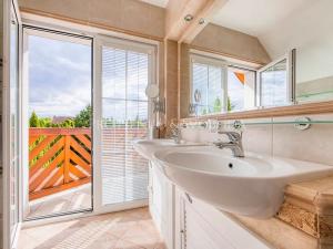 Prodej rodinného domu, Hostivice, náměstí Jana IV. z Dražic, 185 m2