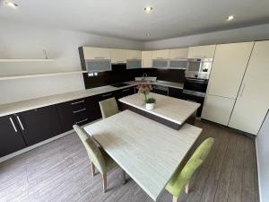 Prodej rodinného domu, Šardice, 300 m2