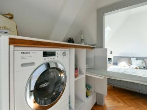 Prodej atypického bytu, Praha, Valentinská, 108 m2