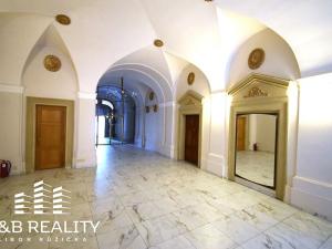 Pronájem obchodního prostoru, Praha - Malá Strana, Malostranské náměstí, 210 m2