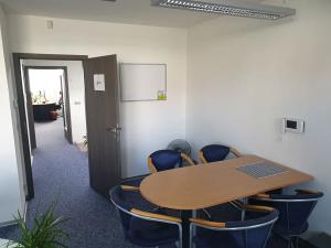 Pronájem kanceláře, Praha - Kyje, Vajgarská, 216 m2