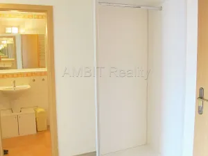 Pronájem bytu 2+kk, Praha - Hlubočepy, Voskovcova, 42 m2