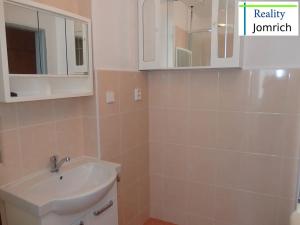 Pronájem bytu 3+1, Liberec, Dvorská, 60 m2