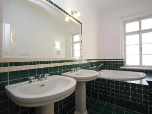 Pronájem bytu 4+1, Praha - Malá Strana, Vlašská, 184 m2