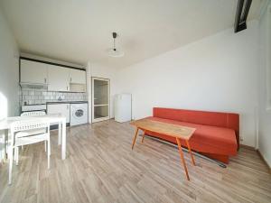Pronájem bytu 1+kk, Praha - Strašnice, Tuklatská, 24 m2