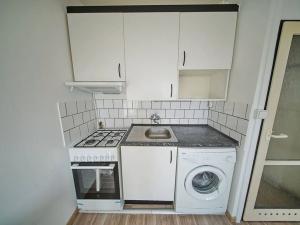 Pronájem bytu 1+kk, Praha - Strašnice, Tuklatská, 24 m2