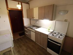 Pronájem bytu 2+1, Praha - Žižkov, Ambrožova, 64 m2