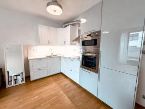 Pronájem bytu 2+kk, Praha - Holešovice, V háji, 76 m2