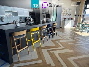 Pronájem kanceláře, Praha - Holešovice, Argentinská, 1326 m2