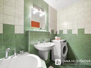 Prodej bytu 2+kk, Praha - Háje, Matúškova, 45 m2