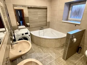 Pronájem bytu 3+kk, Praha - Kobylisy, Na pěšinách, 77 m2