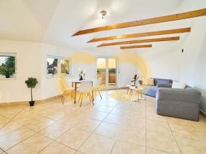 Prodej atypického bytu, Planá nad Lužnicí, Harrachova, 150 m2