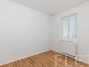Pronájem bytu 2+kk, Praha - Smíchov, Plzeňská, 30 m2