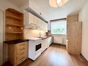 Pronájem bytu 2+1, Karlovy Vary, Poštovní, 63 m2