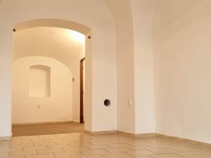 Pronájem obchodního prostoru, Přelouč, Masarykovo náměstí, 26 m2