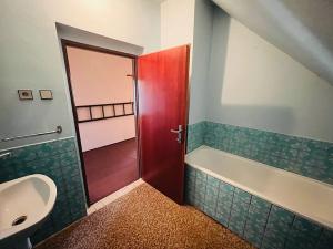 Prodej rodinného domu, Kamenné Žehrovice, Revoluční, 280 m2