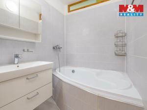 Prodej bytu 3+1, Karlovy Vary - Stará Role, Dvořákova, 83 m2