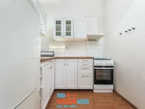 Pronájem bytu 1+kk, Praha - Holešovice, U Uranie, 26 m2