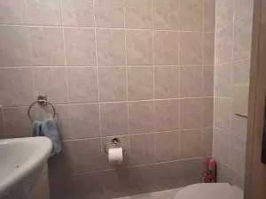 Prodej bytu 3+1, Karlovy Vary, Maďarská, 61 m2