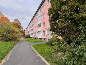 Prodej bytu 3+1, Karlovy Vary, Maďarská, 61 m2