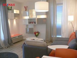 Pronájem bytu 1+kk, Praha - Malešice, Počernická, 42 m2