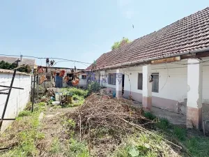 Prodej podílu pozemku pro bydlení, Pouzdřany, Hlavní, 902 m2